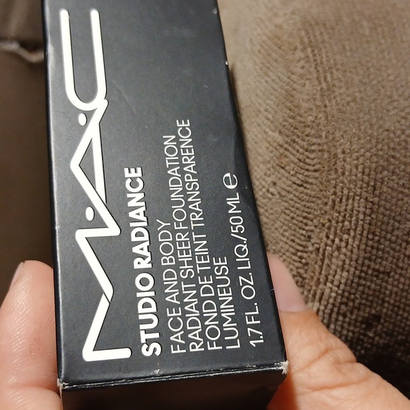 3/$30NIB MAC Cosmetics Studio Radiance Face & Body Radiant Sheer Foundation - W3 - Picture 4 of 6